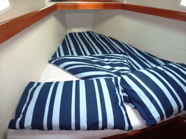 Bedding for yacht v-berth bed